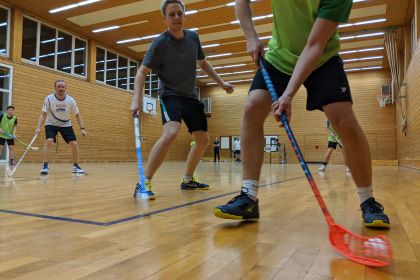 Floorball: Erstes offizielles Vereinstraininig …
